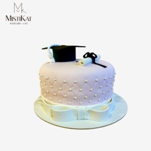torta de graduacion para dama personalizada por mistikat pasteleria en tacna con envios a arica chile