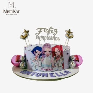 torta de las guerreras kpop tematica huntrix realizado por mistikat pasteleria en tacna con envios a chile arica