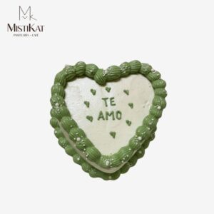torta forma de corazon verde personalizada en pasteleria mistikat tacna