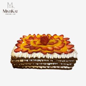 torta de vainilla con chantilly y frutas mistikat pasteleria en tacna
