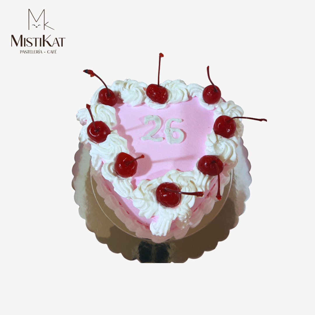 torta corazon con cerezas marrasquino realizado en mistikat pasteleria en tacna