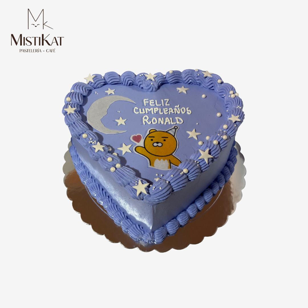 Torta corazon lila con luna y estrellas realizado en mistikat pasteleria en tacna