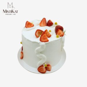 torta alta con fresas y manzanillas mistikat tacna