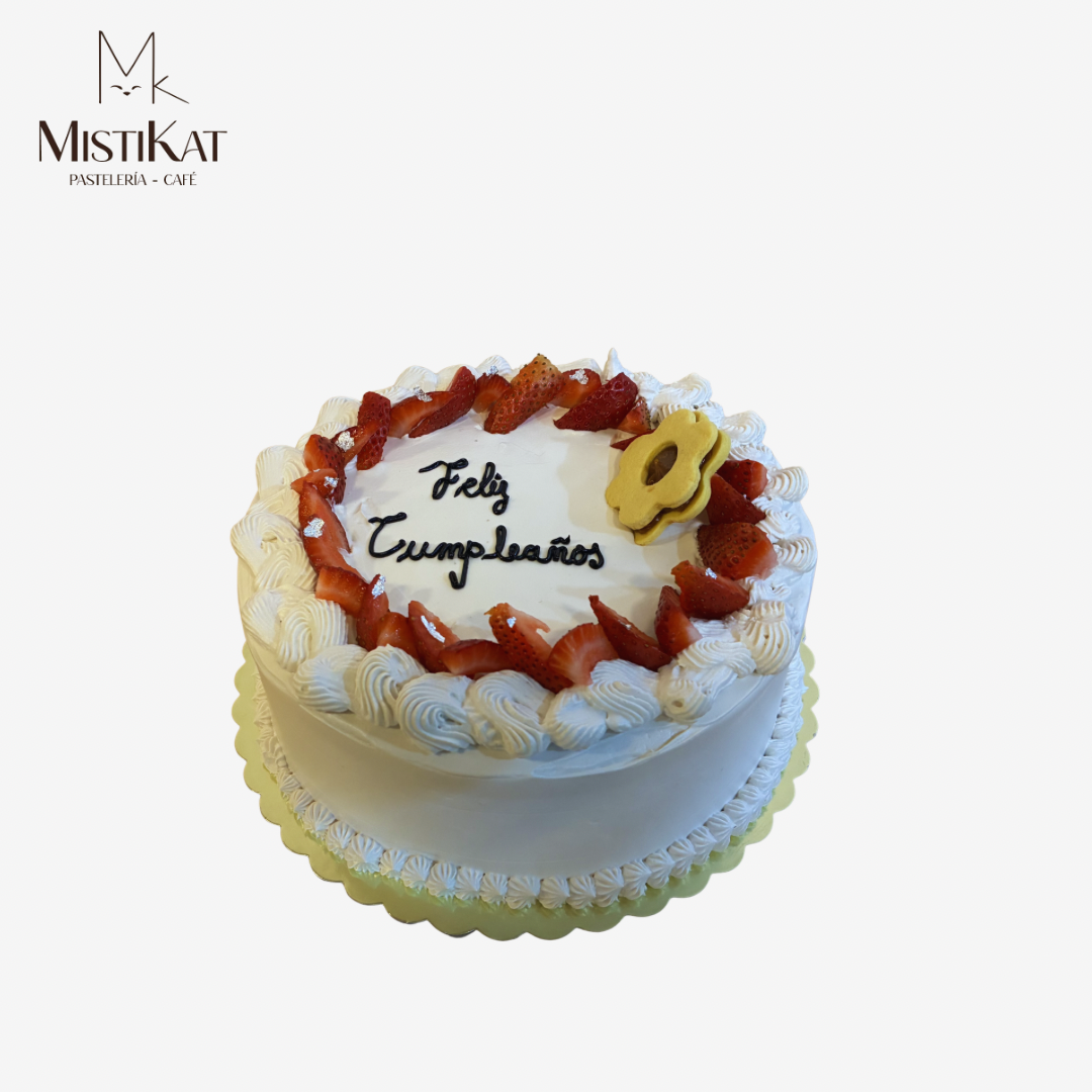 torta contorno de fresas y alfajor mistikat tacna
