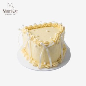 heart cake con lazos blancos